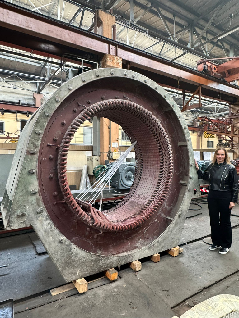 Currently under repair – a synchronous electric motor for oil pumps